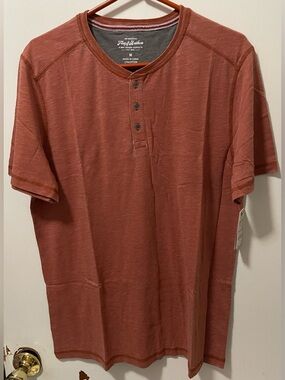 Flag & Anthem Men's Henley Neck Short Sleeve T-Shirt Color Rust Size Medium NWT